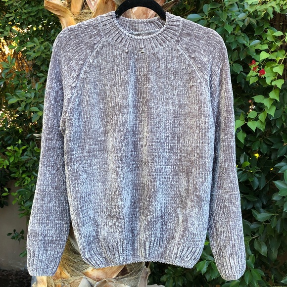 ✨3x HP!!✨Cozy Gray Chenille Cut Out Sweater✨ - Picture 3 of 8